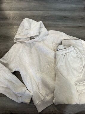 Aritzia Hoodie & Sweatpants Set
